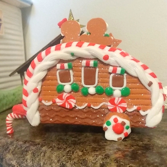 Gingerbread Boy & Girl Camper Hanging Decoration - Picture 3 of 7